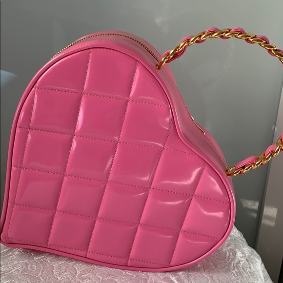 CHANEL Heart shape Runway Bag π SUPER RARE - Picture 2 of 5